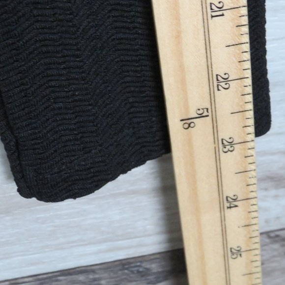 Divided*Women's Long Sleeve Crew Neck Wavy Curved Hem Sweater~Size Large (Black) - Picture 12 of 12